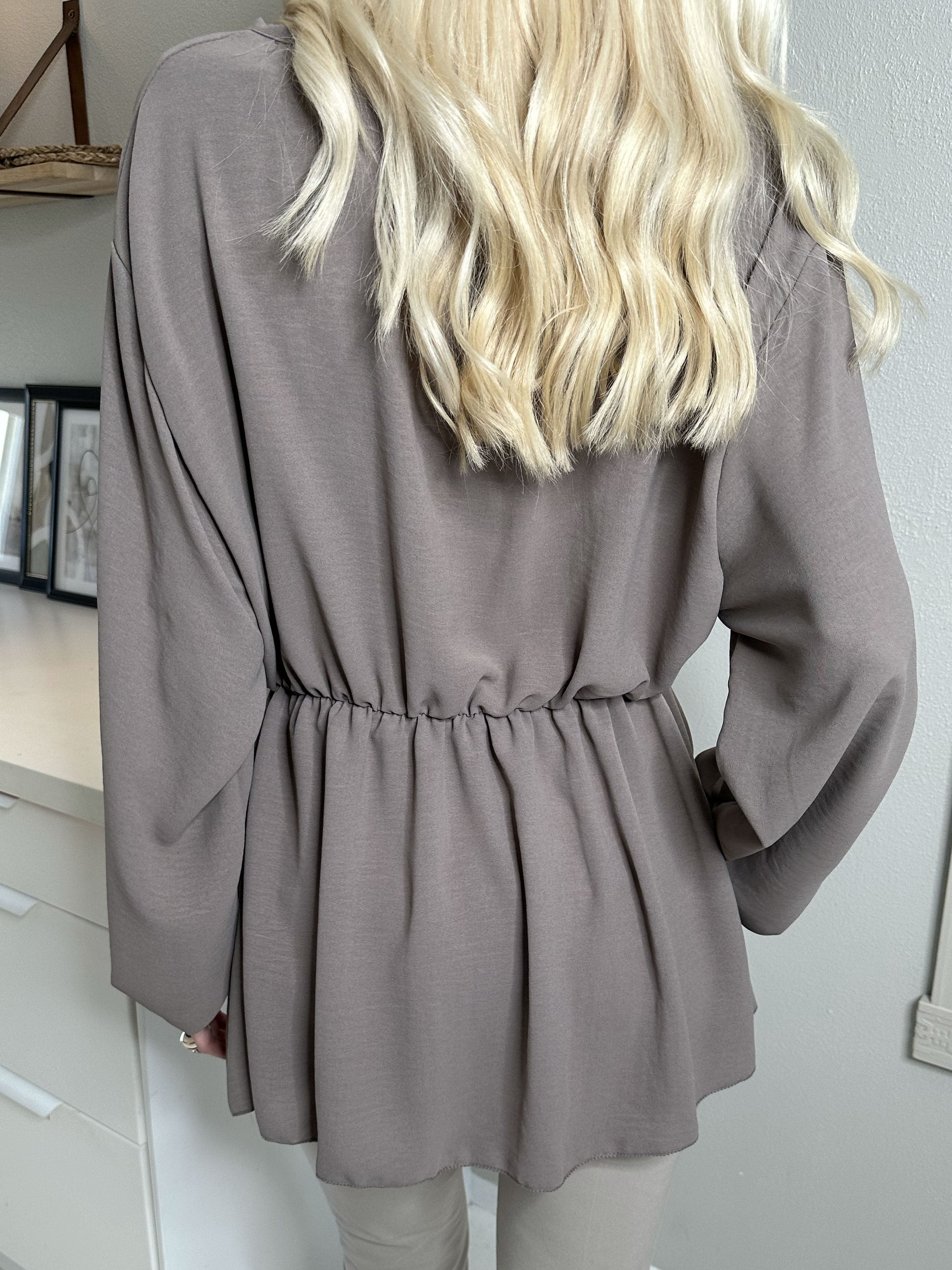 Hermina long sleeve - Söt blus med gummiband i midjan